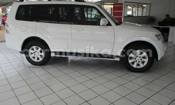Nunua Ilio tumika Mitsubishi Pajero Nyeupe Gari ndani ya Beitbridge nchini Matabeleland Kusini Nunua Ilio tumika Mitsubishi Pajero Nyeupe Gari ndani ya Beitbridge nchini Matabeleland Kusini