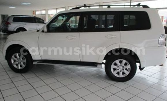 Nunua Ilio tumika Mitsubishi Pajero Nyeupe Gari ndani ya Beitbridge nchini Matabeleland Kusini Nunua Ilio tumika Mitsubishi Pajero Nyeupe Gari ndani ya Beitbridge nchini Matabeleland Kusini