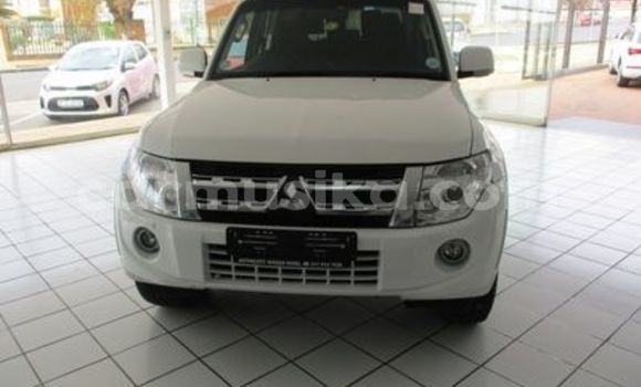 Nunua Ilio tumika Mitsubishi Pajero Nyeupe Gari ndani ya Beitbridge nchini Matabeleland Kusini Nunua Ilio tumika Mitsubishi Pajero Nyeupe Gari ndani ya Beitbridge nchini Matabeleland Kusini