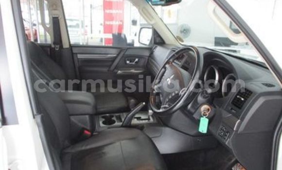 Nunua Ilio tumika Mitsubishi Pajero Nyeupe Gari ndani ya Beitbridge nchini Matabeleland Kusini Nunua Ilio tumika Mitsubishi Pajero Nyeupe Gari ndani ya Beitbridge nchini Matabeleland Kusini