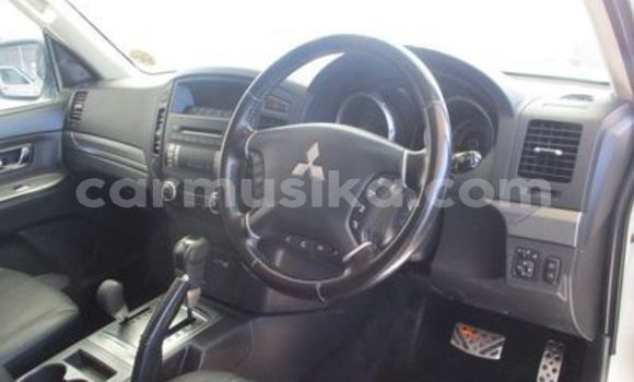 Nunua Ilio tumika Mitsubishi Pajero Nyeupe Gari ndani ya Beitbridge nchini Matabeleland Kusini Nunua Ilio tumika Mitsubishi Pajero Nyeupe Gari ndani ya Beitbridge nchini Matabeleland Kusini