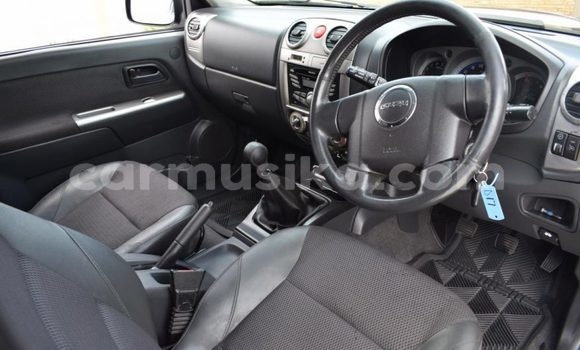 Acheter Occasion Voiture Isuzu KB Noir à Beitbridge, Matabeleland South Acheter Occasion Voiture Isuzu KB Noir à Beitbridge, Matabeleland South