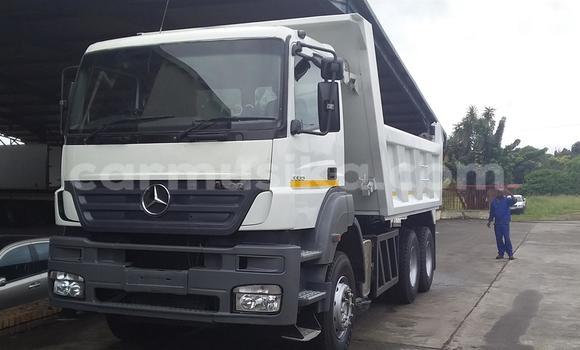 Acheter Occasion Utilitaire Mercedes‒Benz Truck Blanc à Harare, Harare Acheter Occasion Utilitaire Mercedes‒Benz Truck Blanc à Harare, Harare
