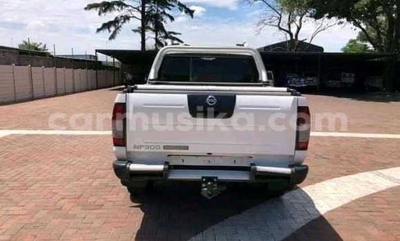 Acheter Occasion Voiture Nissan Hardbody Blanc à Harare, Harare Acheter Occasion Voiture Nissan Hardbody Blanc à Harare, Harare