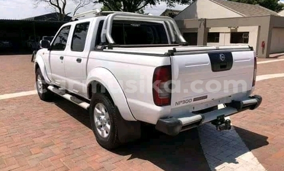 Acheter Occasion Voiture Nissan Hardbody Blanc à Harare, Harare Acheter Occasion Voiture Nissan Hardbody Blanc à Harare, Harare