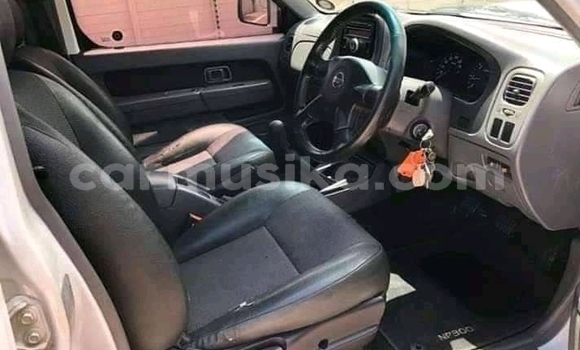 Acheter Occasion Voiture Nissan Hardbody Blanc à Harare, Harare Acheter Occasion Voiture Nissan Hardbody Blanc à Harare, Harare