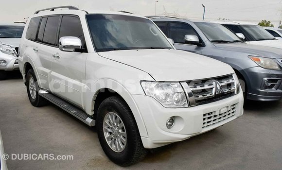 Acheter Import Voiture Mitsubishi Pajero Blanc à Import - Dubai, Harare Acheter Import Voiture Mitsubishi Pajero Blanc à Import - Dubai, Harare