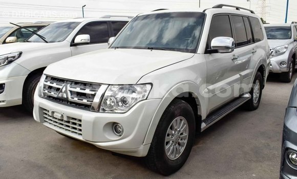 Acheter Import Voiture Mitsubishi Pajero Blanc à Import - Dubai, Harare Acheter Import Voiture Mitsubishi Pajero Blanc à Import - Dubai, Harare