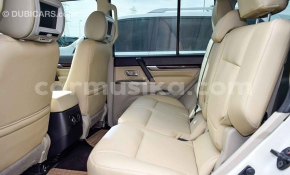 Acheter Import Voiture Mitsubishi Pajero Blanc à Import - Dubai, Harare Acheter Import Voiture Mitsubishi Pajero Blanc à Import - Dubai, Harare