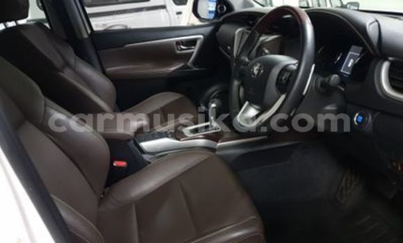 Acheter Occasion Voiture Toyota Fortuner Blanc à Beitbridge, Matabeleland South Acheter Occasion Voiture Toyota Fortuner Blanc à Beitbridge, Matabeleland South