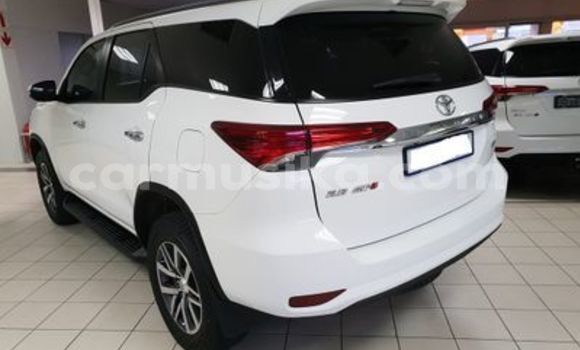 Acheter Occasion Voiture Toyota Fortuner Blanc à Beitbridge, Matabeleland South Acheter Occasion Voiture Toyota Fortuner Blanc à Beitbridge, Matabeleland South