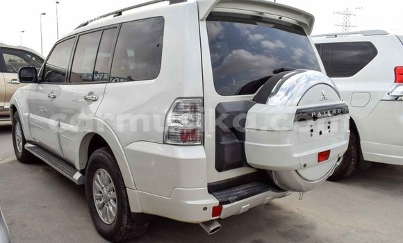 Acheter Import Voiture Mitsubishi Pajero Blanc à Import - Dubai, Harare Acheter Import Voiture Mitsubishi Pajero Blanc à Import - Dubai, Harare