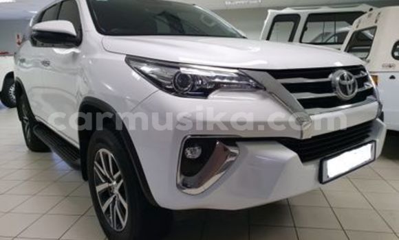 Acheter Occasion Voiture Toyota Fortuner Blanc à Beitbridge, Matabeleland South Acheter Occasion Voiture Toyota Fortuner Blanc à Beitbridge, Matabeleland South