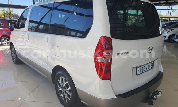 Tenga Tsaru Hyundai H1 Chena Mota in Beitbridge in Matabeleland South Tenga Tsaru Hyundai H1 Chena Mota in Beitbridge in Matabeleland South