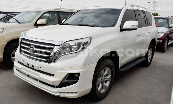 Acheter Import Voiture Toyota Prado Blanc à Import - Dubai, Harare Acheter Import Voiture Toyota Prado Blanc à Import - Dubai, Harare