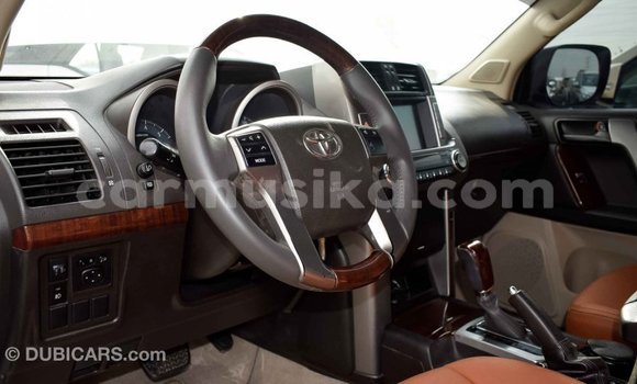 Acheter Import Voiture Toyota Prado Blanc à Import - Dubai, Harare Acheter Import Voiture Toyota Prado Blanc à Import - Dubai, Harare