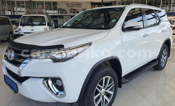 Acheter Occasion Voiture Toyota Hilux Blanc à Beitbridge, Matabeleland South Acheter Occasion Voiture Toyota Hilux Blanc à Beitbridge, Matabeleland South