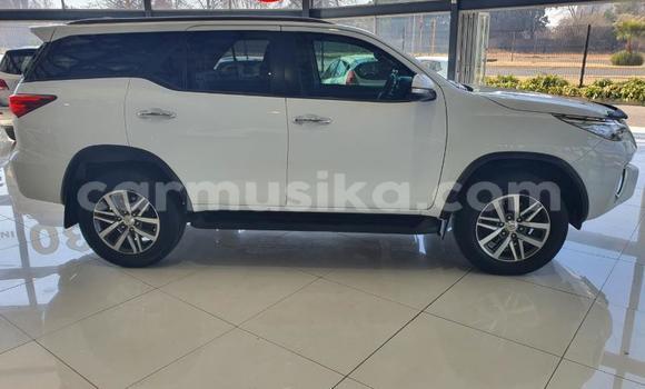 Acheter Occasion Voiture Toyota Hilux Blanc à Beitbridge, Matabeleland South Acheter Occasion Voiture Toyota Hilux Blanc à Beitbridge, Matabeleland South