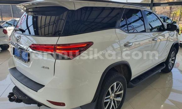 Acheter Occasion Voiture Toyota Hilux Blanc à Beitbridge, Matabeleland South Acheter Occasion Voiture Toyota Hilux Blanc à Beitbridge, Matabeleland South