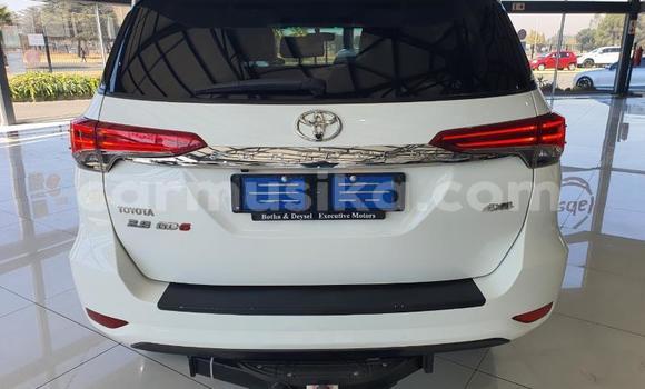 Acheter Occasion Voiture Toyota Hilux Blanc à Beitbridge, Matabeleland South Acheter Occasion Voiture Toyota Hilux Blanc à Beitbridge, Matabeleland South