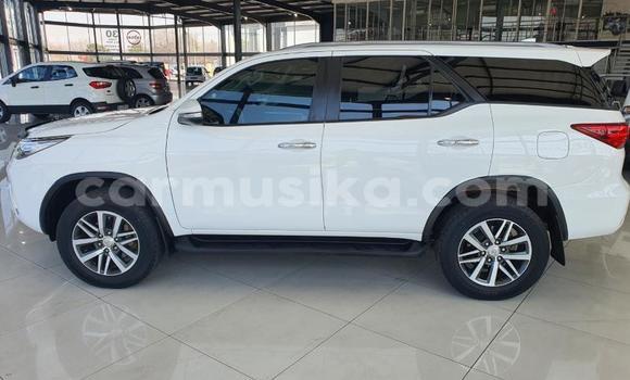 Acheter Occasion Voiture Toyota Hilux Blanc à Beitbridge, Matabeleland South Acheter Occasion Voiture Toyota Hilux Blanc à Beitbridge, Matabeleland South