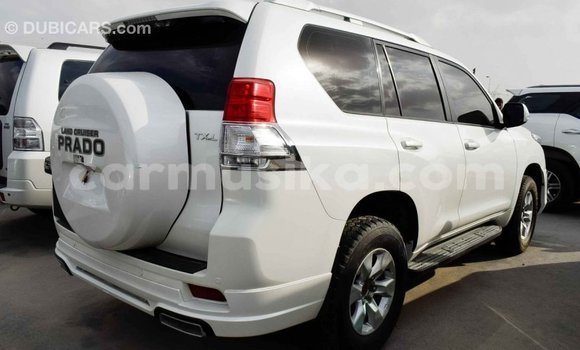 Acheter Import Voiture Toyota Prado Blanc à Import - Dubai, Harare Acheter Import Voiture Toyota Prado Blanc à Import - Dubai, Harare
