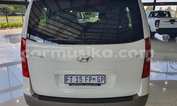 Tenga Tsaru Hyundai H1 Chena Mota in Beitbridge in Matabeleland South Tenga Tsaru Hyundai H1 Chena Mota in Beitbridge in Matabeleland South