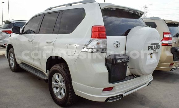 Acheter Import Voiture Toyota Prado Blanc à Import - Dubai, Harare Acheter Import Voiture Toyota Prado Blanc à Import - Dubai, Harare