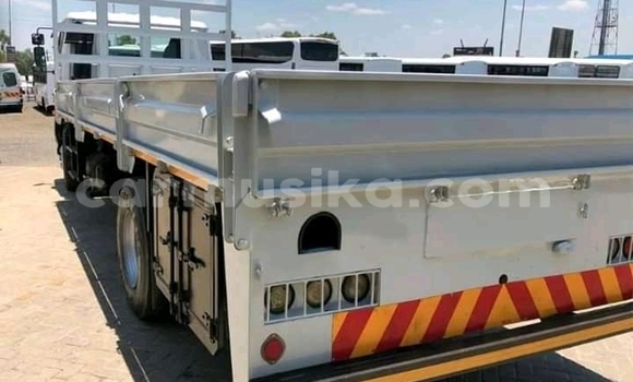 Acheter Occasion Utilitaire Volvo F4 Blanc à Beitbridge, Matabeleland South Acheter Occasion Utilitaire Volvo F4 Blanc à Beitbridge, Matabeleland South