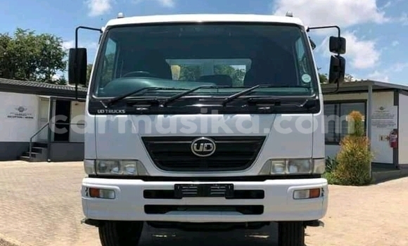 Acheter Occasion Utilitaire Volvo F4 Blanc à Beitbridge, Matabeleland South Acheter Occasion Utilitaire Volvo F4 Blanc à Beitbridge, Matabeleland South