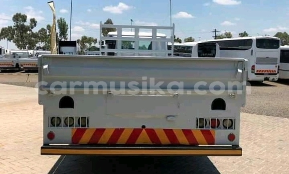 Acheter Occasion Utilitaire Volvo F4 Blanc à Beitbridge, Matabeleland South Acheter Occasion Utilitaire Volvo F4 Blanc à Beitbridge, Matabeleland South