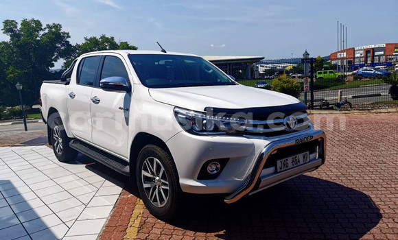 Buy Used Toyota Hilux White Car in Beitbridge in Matabeleland South