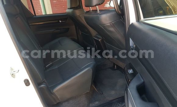 Nunua Ilio tumika Toyota Hilux Nyeupe Gari ndani ya Beitbridge nchini Matabeleland Kusini Nunua Ilio tumika Toyota Hilux Nyeupe Gari ndani ya Beitbridge nchini Matabeleland Kusini