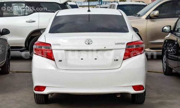 Acheter Import Voiture Toyota Yaris Blanc à Import - Dubai, Harare Acheter Import Voiture Toyota Yaris Blanc à Import - Dubai, Harare