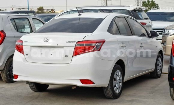 Acheter Import Voiture Toyota Yaris Blanc à Import - Dubai, Harare Acheter Import Voiture Toyota Yaris Blanc à Import - Dubai, Harare