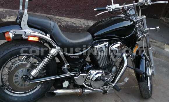 Buy Used Suzuki Boulevard White Bike in Beitbridge in Matabeleland South Buy Used Suzuki Boulevard White Bike in Beitbridge in Matabeleland South
