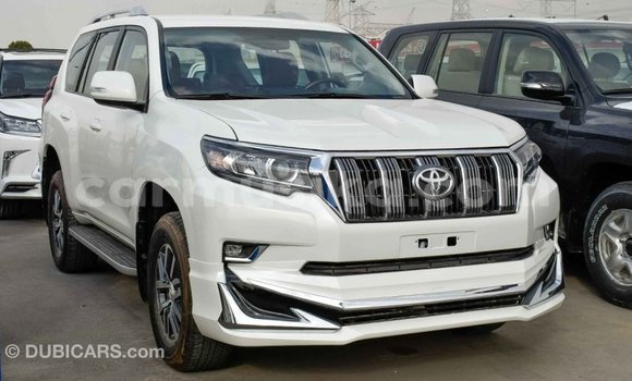 Acheter Import Voiture Toyota Prado Blanc à Import - Dubai, Harare Acheter Import Voiture Toyota Prado Blanc à Import - Dubai, Harare