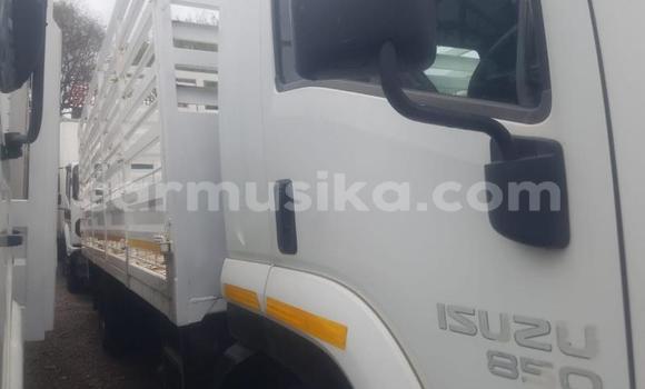 Acheter Occasion Utilitaire Isuzu FTR 850 Blanc à Beitbridge, Matabeleland South Acheter Occasion Utilitaire Isuzu FTR 850 Blanc à Beitbridge, Matabeleland South