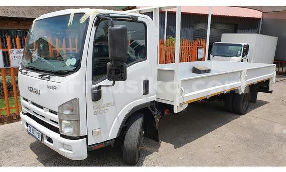 Nunua Ilio tumika Isuzu FTR 850 Nyeupe Lori ndani ya Beitbridge nchini Matabeleland Kusini