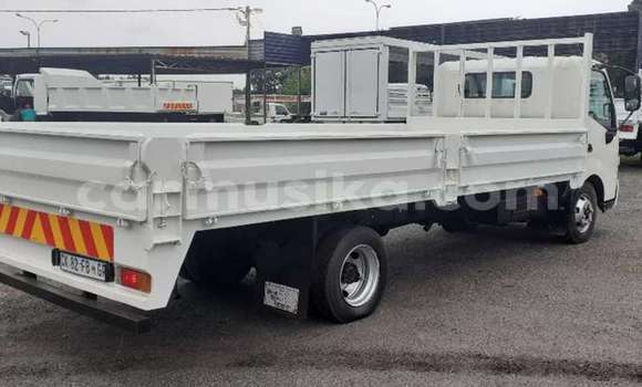 Acheter Occasion Utilitaire Hino 300 Blanc à Beitbridge, Matabeleland South Acheter Occasion Utilitaire Hino 300 Blanc à Beitbridge, Matabeleland South