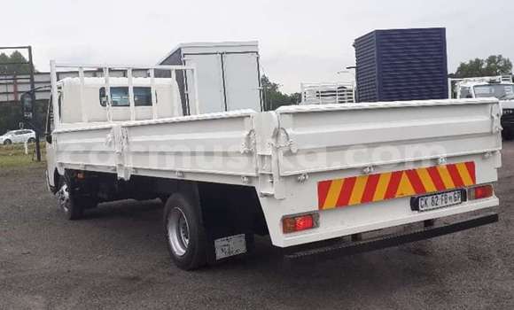 Acheter Occasion Utilitaire Hino 300 Blanc à Beitbridge, Matabeleland South Acheter Occasion Utilitaire Hino 300 Blanc à Beitbridge, Matabeleland South