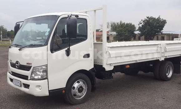 Acheter Occasion Utilitaire Hino 300 Blanc à Beitbridge, Matabeleland South Acheter Occasion Utilitaire Hino 300 Blanc à Beitbridge, Matabeleland South