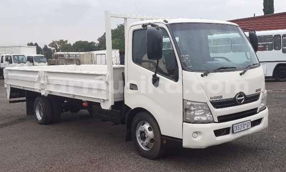 Acheter Occasion Utilitaire Hino 300 Blanc à Beitbridge, Matabeleland South Acheter Occasion Utilitaire Hino 300 Blanc à Beitbridge, Matabeleland South