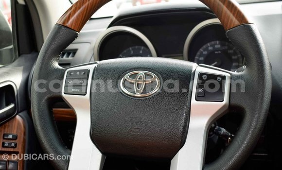 Acheter Import Voiture Toyota Prado Blanc à Import - Dubai, Harare Acheter Import Voiture Toyota Prado Blanc à Import - Dubai, Harare