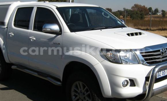 Tenga Tsaru Toyota Hilux Chena Mota in Harare in Harare Tenga Tsaru Toyota Hilux Chena Mota in Harare in Harare