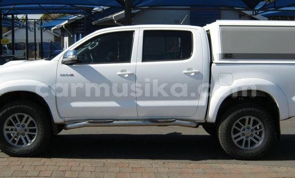 Tenga Tsaru Toyota Hilux Chena Mota in Harare in Harare Tenga Tsaru Toyota Hilux Chena Mota in Harare in Harare