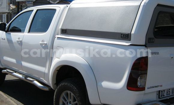 Tenga Tsaru Toyota Hilux Chena Mota in Harare in Harare Tenga Tsaru Toyota Hilux Chena Mota in Harare in Harare