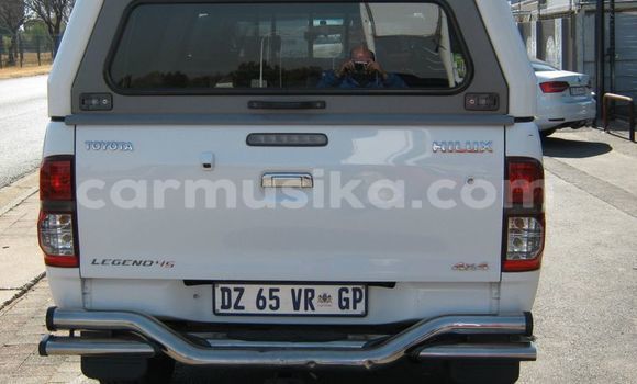 Tenga Tsaru Toyota Hilux Chena Mota in Harare in Harare Tenga Tsaru Toyota Hilux Chena Mota in Harare in Harare