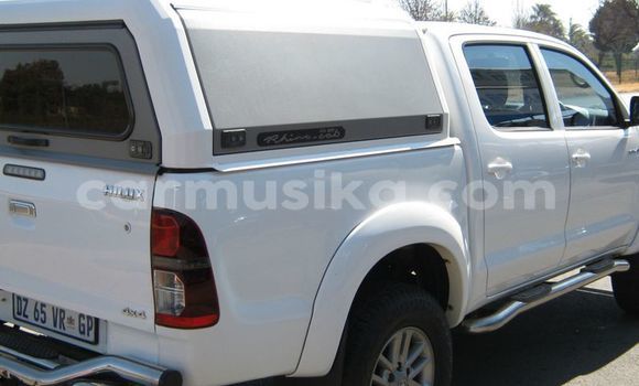 Tenga Tsaru Toyota Hilux Chena Mota in Harare in Harare Tenga Tsaru Toyota Hilux Chena Mota in Harare in Harare