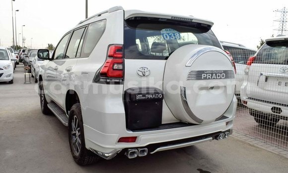 Acheter Import Voiture Toyota Prado Blanc à Import - Dubai, Harare Acheter Import Voiture Toyota Prado Blanc à Import - Dubai, Harare